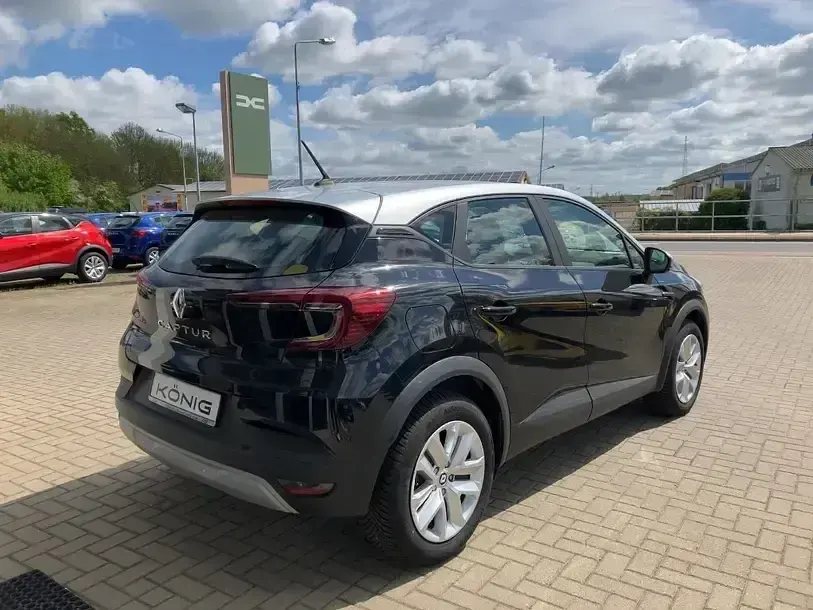 Używany Renault Captur Equilibre 100 KM (73 kW) 2023 Czarny SUV