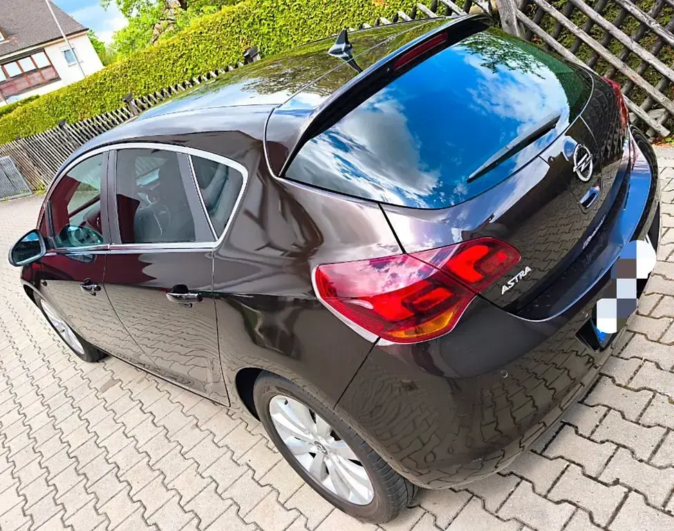 Gebraucht Opel Astra Innovation 110 PS (80 kW) 2011 Braun Limousine