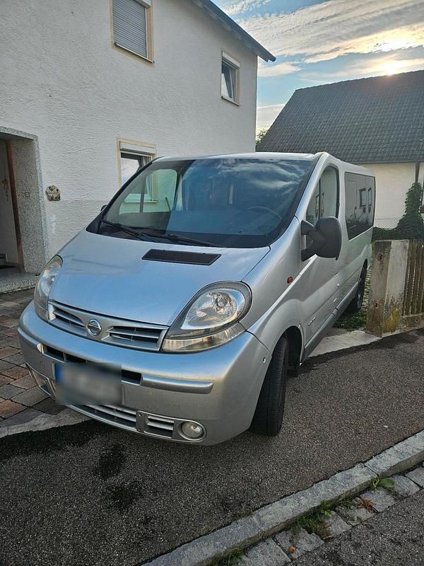 Second-hand Nissan Primastar 135 CP (99 kW) 2006 Argintiu Monovolum
