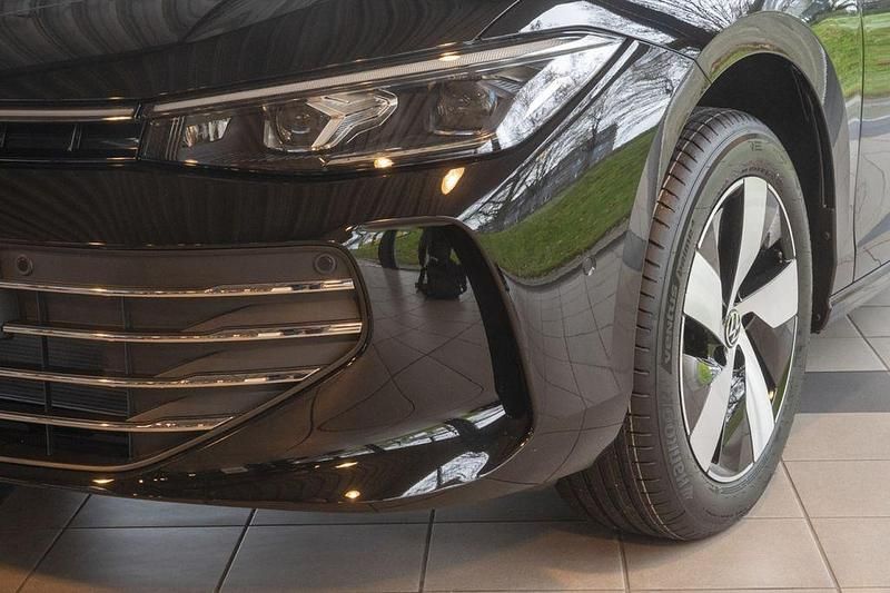 Neu VW Passat Business 150 PS (110 kW) 2025 Schwarz Limousine