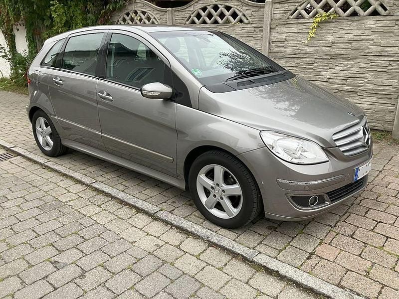 Grau Gebraucht 2005 Mercedes B170 Van / Kleinbus | 3.850 € (Guter Preis) - Bild 1/4