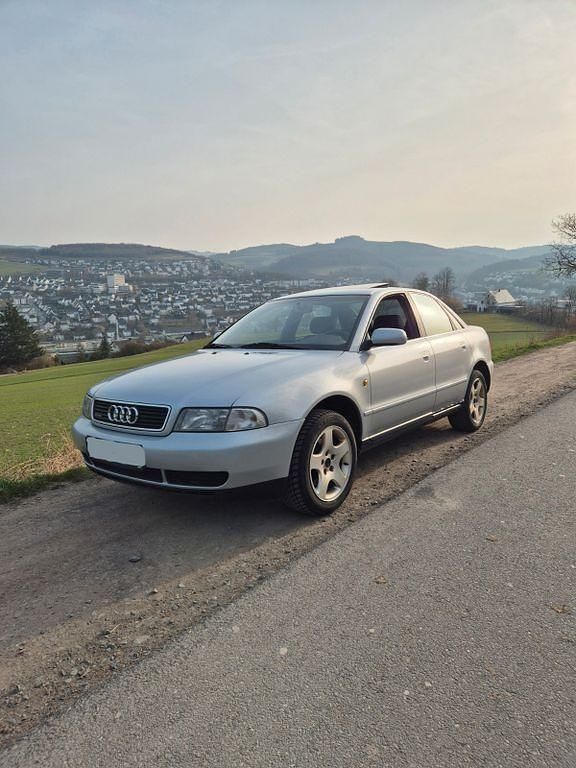 Gebraucht Audi A4 165 PS (121 kW) 1998 Silber Limousine