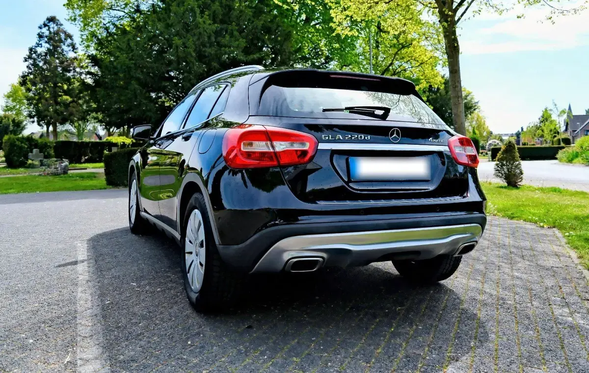 Gebraucht Mercedes GLA220 Urban 177 PS (130 kW) 2015 Schwarz SUV
