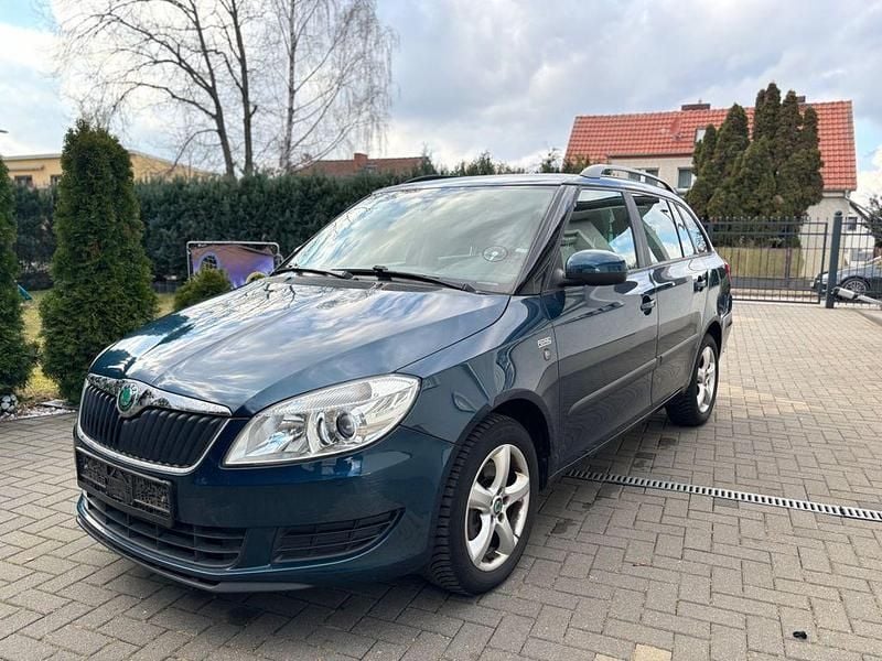 Gebraucht Skoda Fabia Family 105 PS (77 kW) 2013 Blau Kombi
