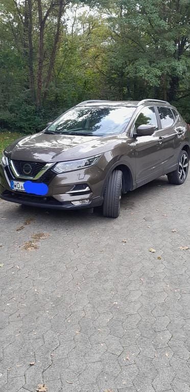 Braun Gebraucht 2018 Nissan Qashqai Tekna SUV | 16.599 € (Fairer Preis) - Bild 1/4
