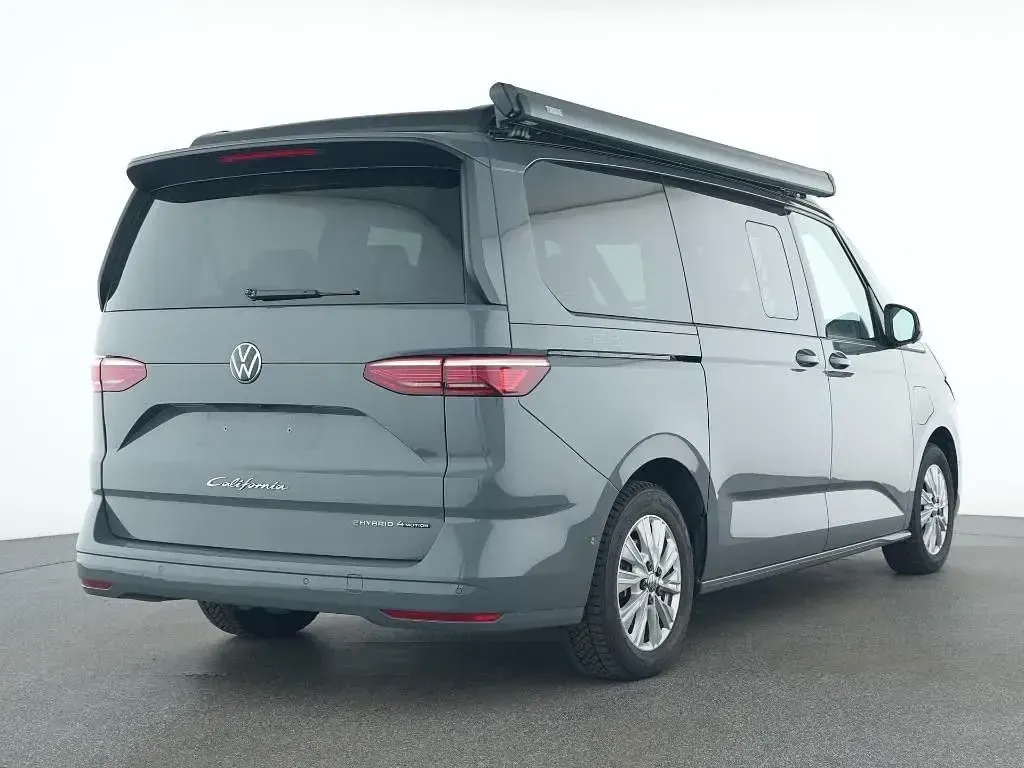 Gebraucht VW California Beach 177 PS (130 kW) 2025 Deep black Van