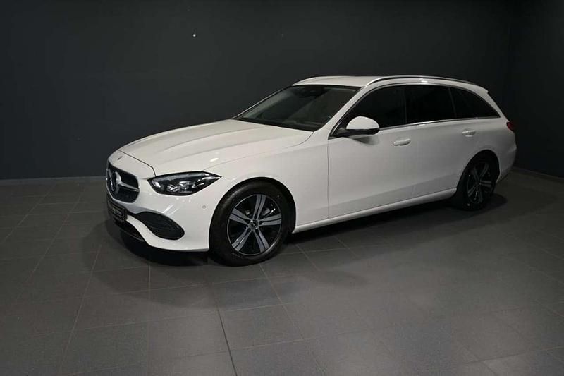 Weiß unilack polarweiß Gebraucht 2023 Mercedes C200 Avantgarde Kombi | 27.800 € (Fairer Preis) - Bild 1/3