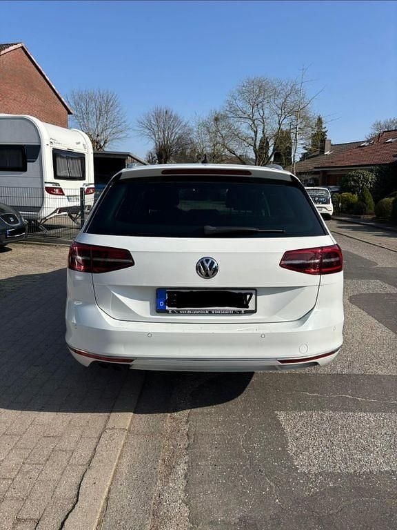Gebraucht VW Passat Highline 180 PS (132 kW) 2018 Weiß Kombi