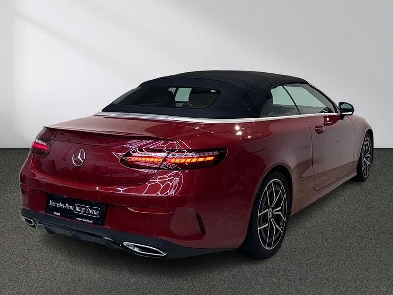 Gebraucht Mercedes E200 AMG 197 PS (144 kW) 2022 Rot Cabrio