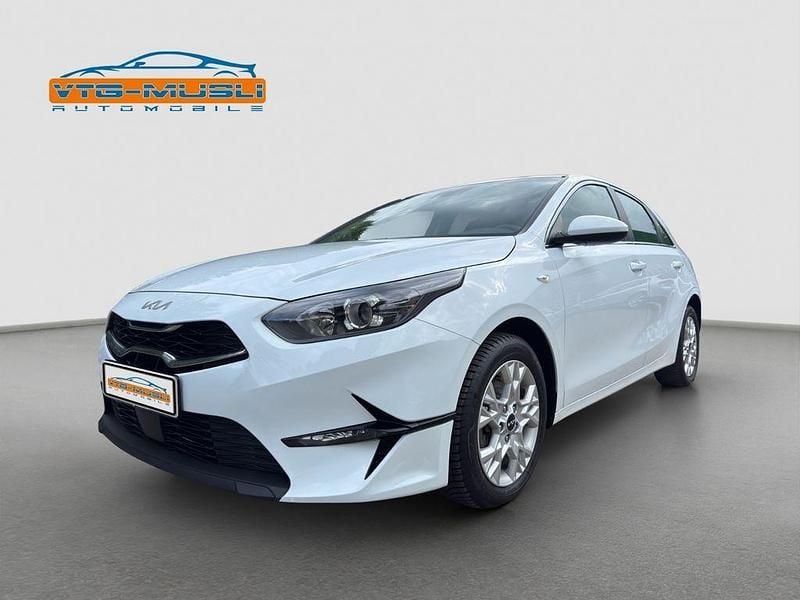 Polarweiss Gebraucht 2023 Kia Ceed Limousine | 14.988 € - Bild 1/4