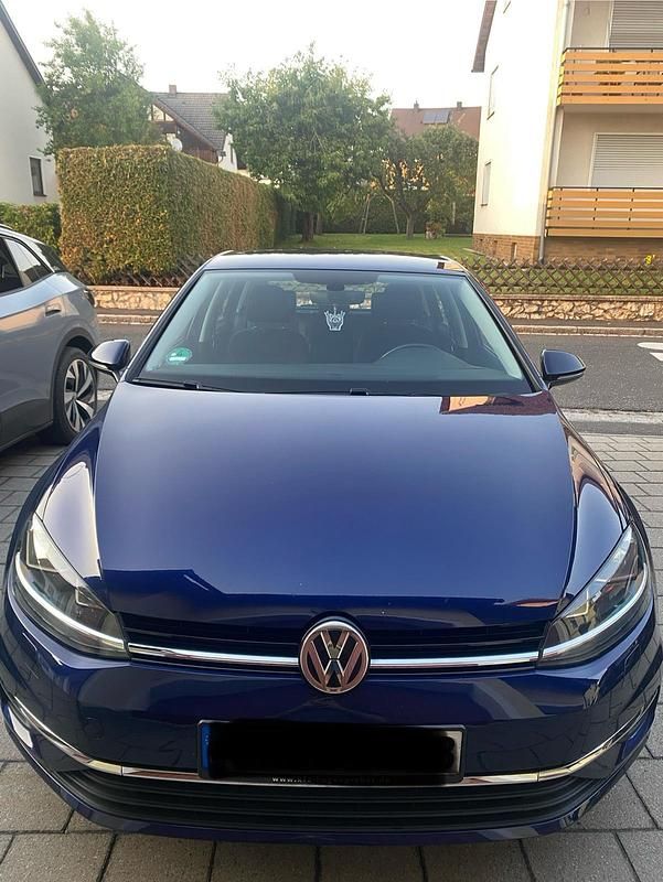 Blau Gebraucht 2017 VW Golf VII Limousine | 9.001 € (Guter Preis) - Bild 1/4
