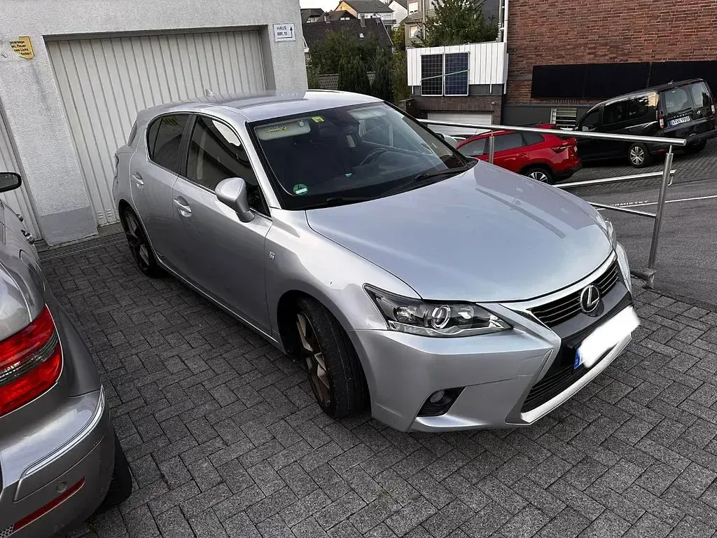 Gebraucht Lexus CT200h 136 PS (100 kW) 2015 Grau Limousine