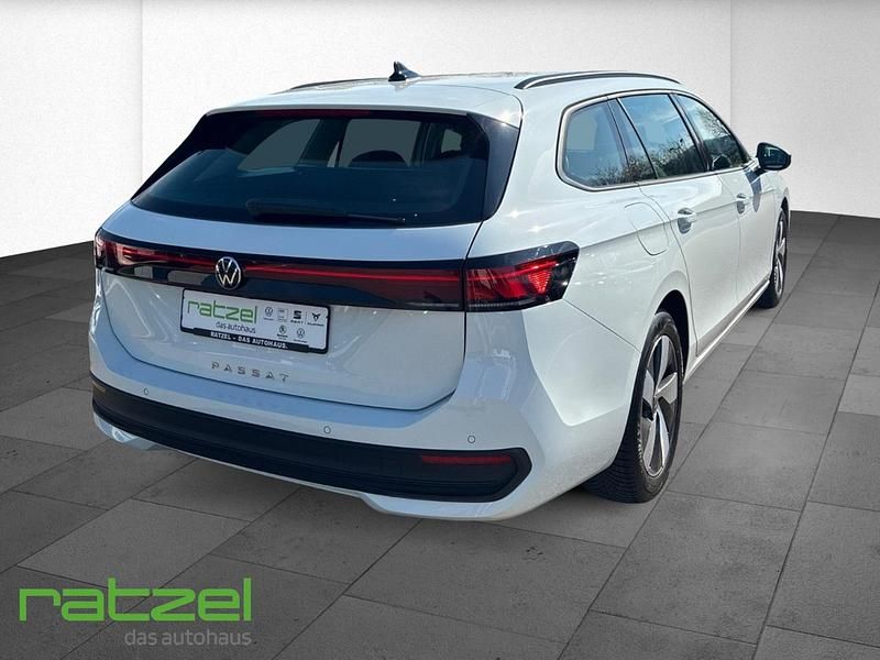 Gebraucht VW Passat Basis 150 PS (110 kW) 2025 Weiß Kombi