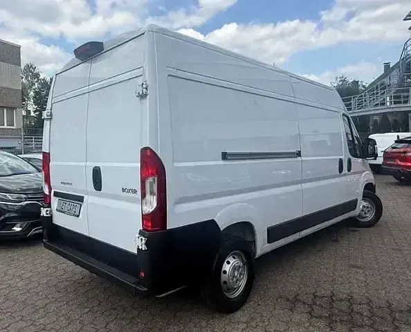 Gebraucht Peugeot Boxer 140 PS (102 kW) 2023 Weiß Van