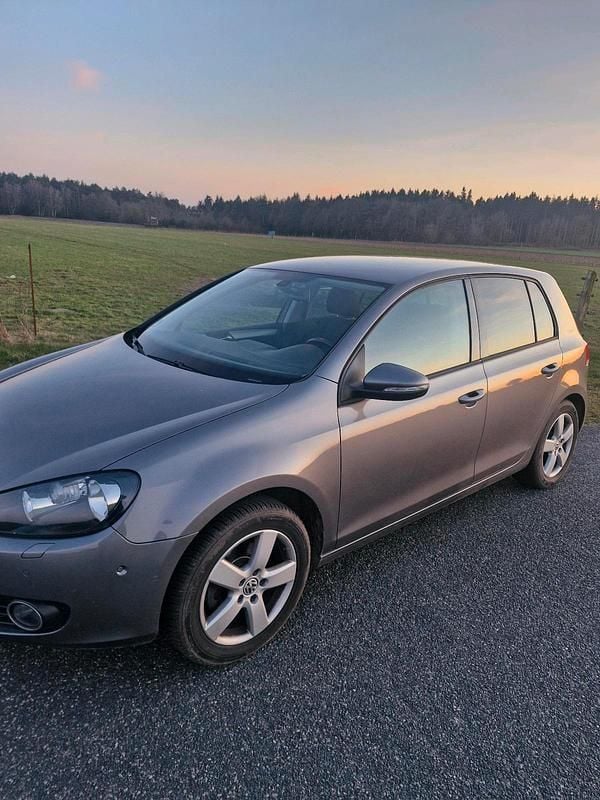 Gebraucht VW Golf VI 105 PS (77 kW) 2010 Grau Kleinwagen