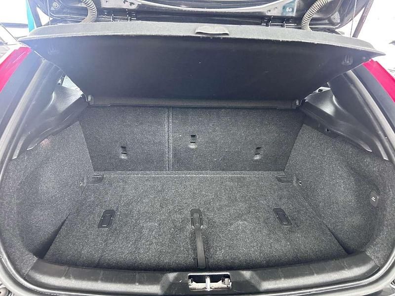 Gebraucht Volvo V40 CC Momentum 150 PS (110 kW) 2016 Schwarz Kombi
