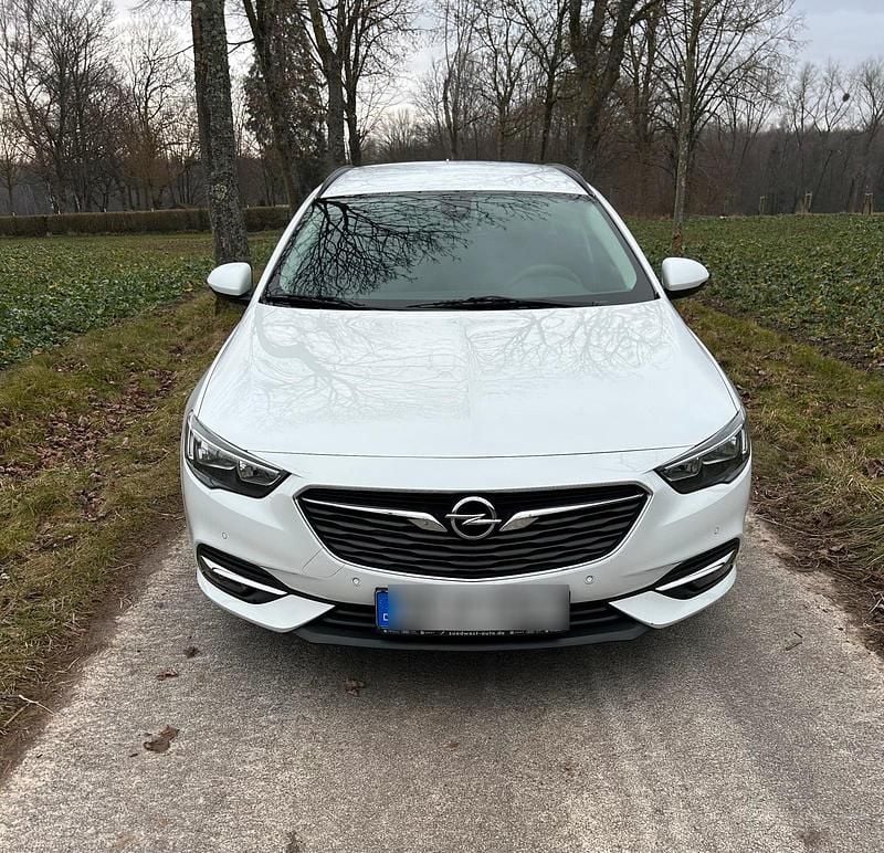 Weiß Gebraucht 2018 Opel Insignia Kombi | 13.800 € (Guter Preis) - Bild 1/4