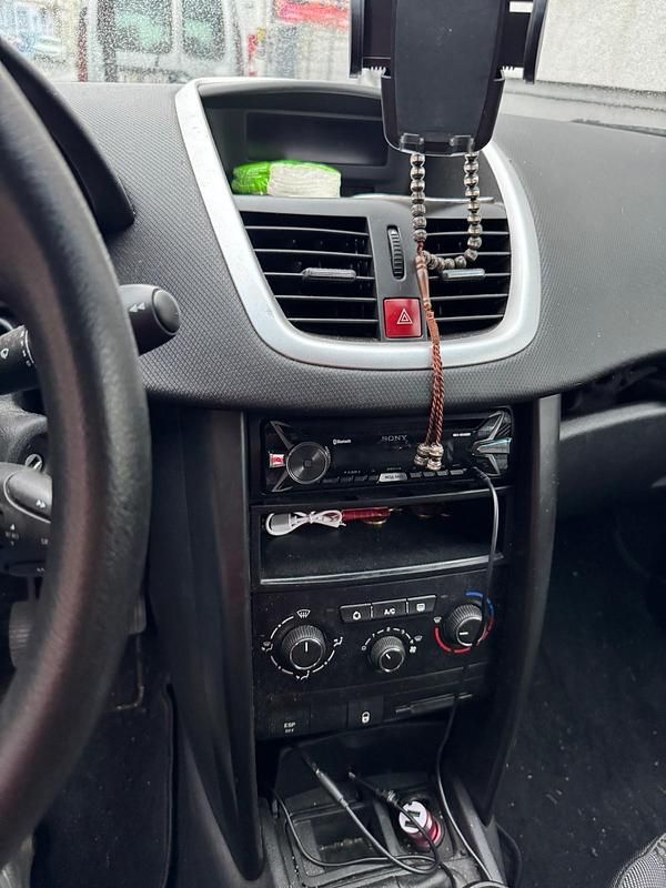 Grau Gebraucht 2008 Peugeot 207 Kleinwagen | 1.800 € - Bild 1/4