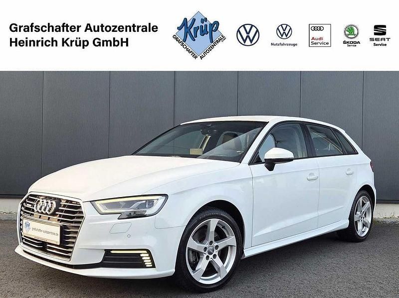 Weiß Gebraucht 2020 Audi A3 Sportback e-tron Sport Limousine | 20.350 € (Guter Preis) - Bild 1/3