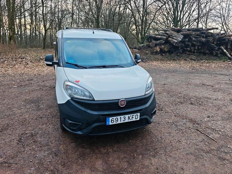 Gebraucht Fiat Doblò 101 PS (74 kW) 2017 Weiß Van / Kleinbus
