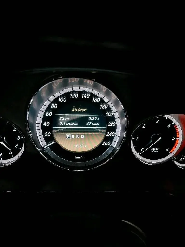 Gebraucht Mercedes E350 265 PS (194 kW) 2011 Blau Kombi