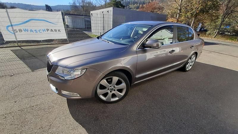 Violet Gebraucht 2011 Skoda Superb Elegance Limousine | 6.500 € (Fairer Preis) - Bild 1/4