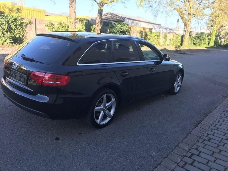 Second-hand Audi A4 143 CP (105 kW) 2009 Negru Berlinǎ