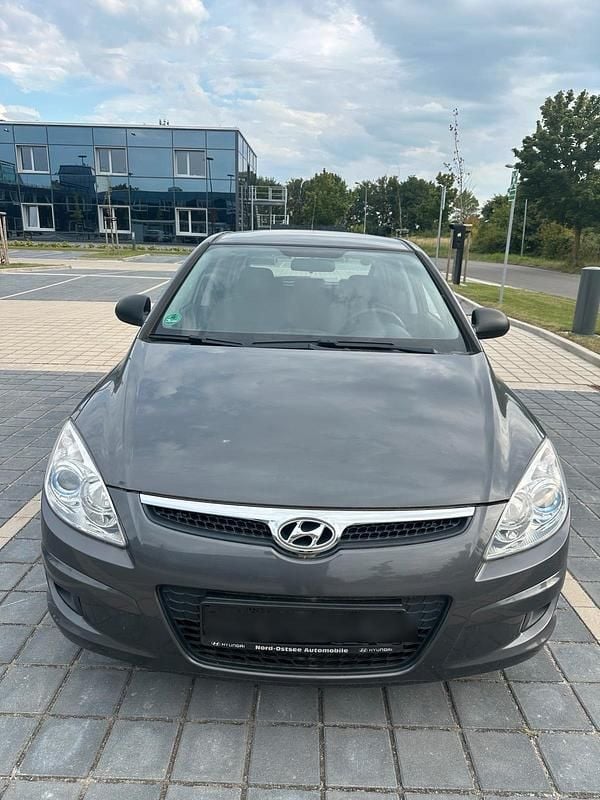 Silber Gebraucht 2008 Hyundai i30 Kleinwagen | 2.700 € (Fairer Preis) - Bild 1/4