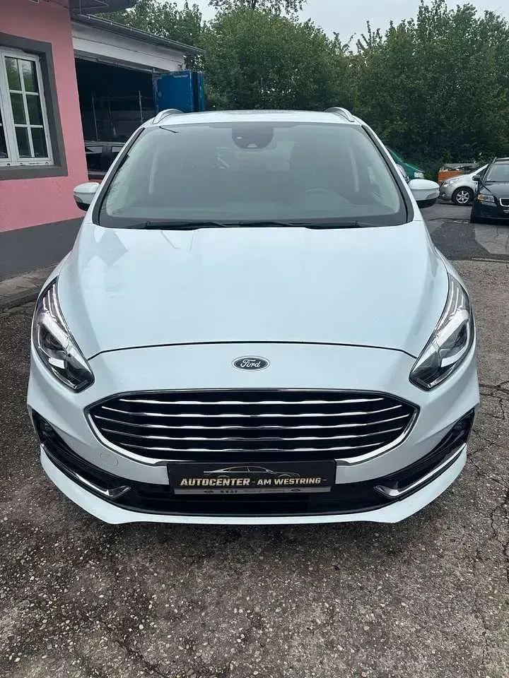 Gebraucht Ford S-MAX Titanium 190 PS (139 kW) 2022 Weiß Van / Kleinbus