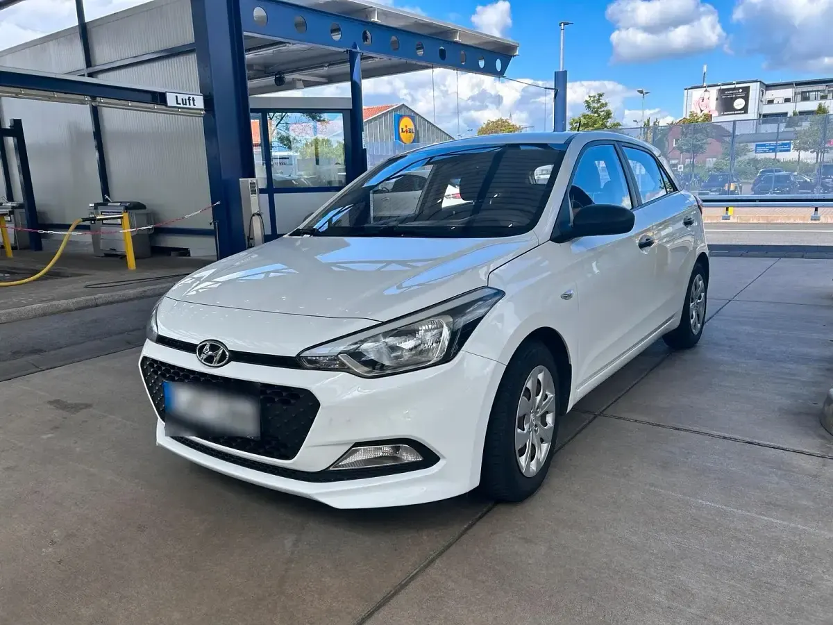 Gebraucht Hyundai i20 55 PS (40 kW) 2017 Weiß Limousine