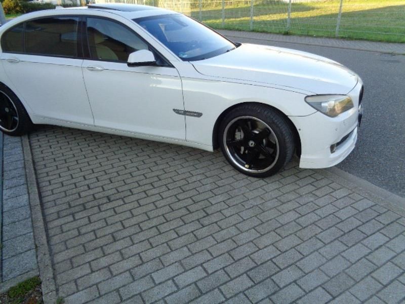 Gebraucht BMW 750 409 PS (300 kW) 2009 Weiß Limousine