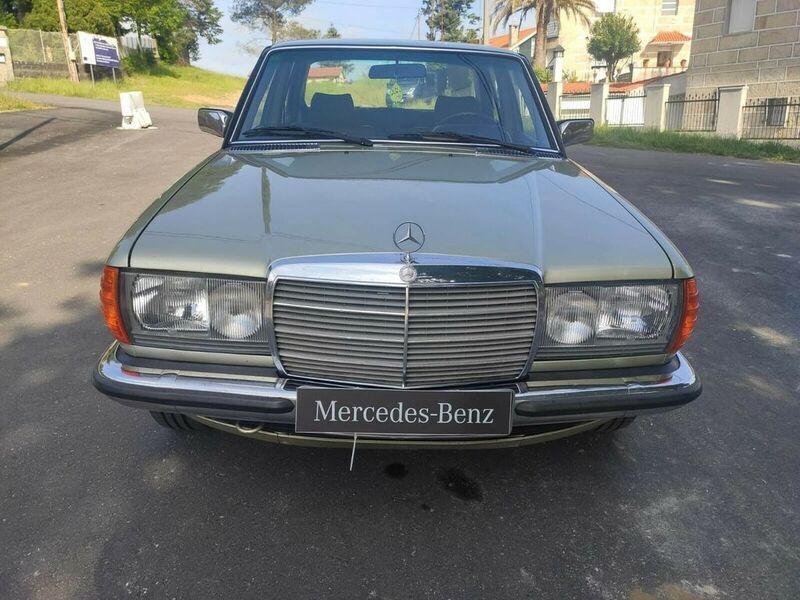 Gebraucht Mercedes E280 185 PS (136 kW) 1981 Grün Limousine
