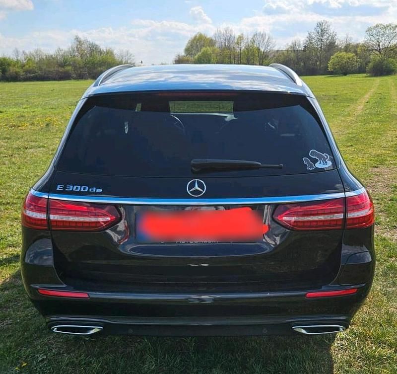 Gebraucht Mercedes E300 197 PS (144 kW) 2021 Schwarz Kombi