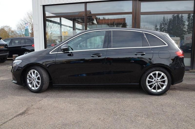 Gebraucht Mercedes B200 150 PS (110 kW) 2019 Nachtschwarz  unilack Van / Kleinbus