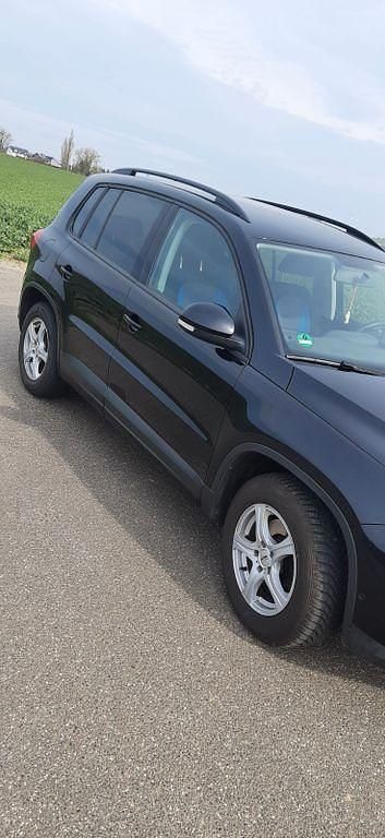 Gebraucht VW Tiguan Trendline 110 PS (80 kW) 2015 Schwarz SUV