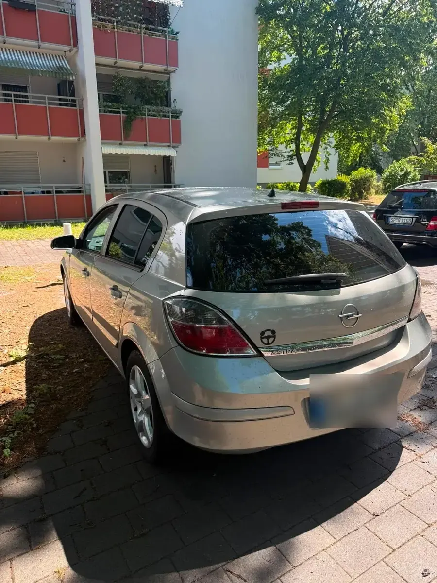 Gebraucht Opel Astra 90 PS (66 kW) 2008 Silber Kleinwagen