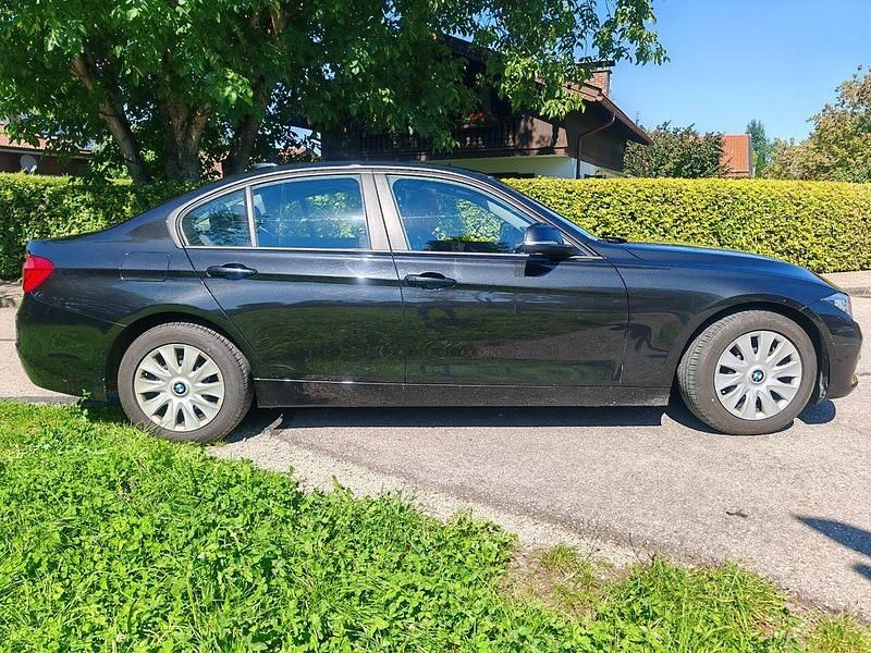 Schwarz Gebraucht 2016 BMW 318 Limousine | 8.500 € (Superpreis) - Bild 1/3