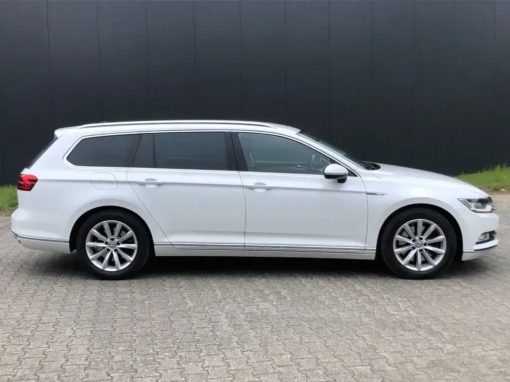 Używany VW Passat Highline 239 KM (175 kW) 2016 Biały Kombi