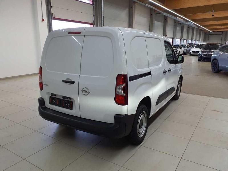Gebraucht Opel Combo 102 PS (75 kW) 2024 Kaolin weiß Van