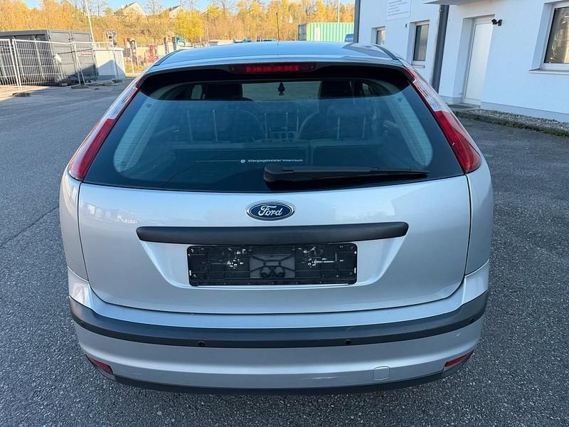 Second-hand Ford Focus 100 CP (73 kW) 2004 Argintiu Hatchback