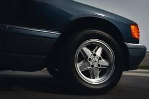 Gebraucht Mercedes 560 300 PS (220 kW) 1990 Blau Coupé