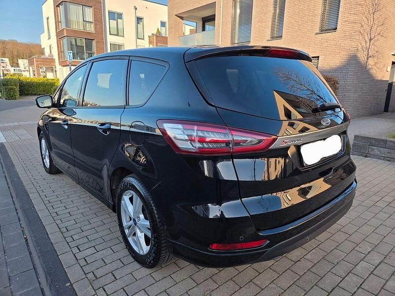 Gebraucht Ford S-MAX S 160 PS (117 kW) 2017 Schwarz Van / Kleinbus