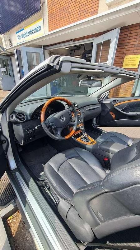 Grau Gebraucht 2004 Mercedes CLK200 Cabrio | 5.000 € (Guter Preis) - Bild 1/4