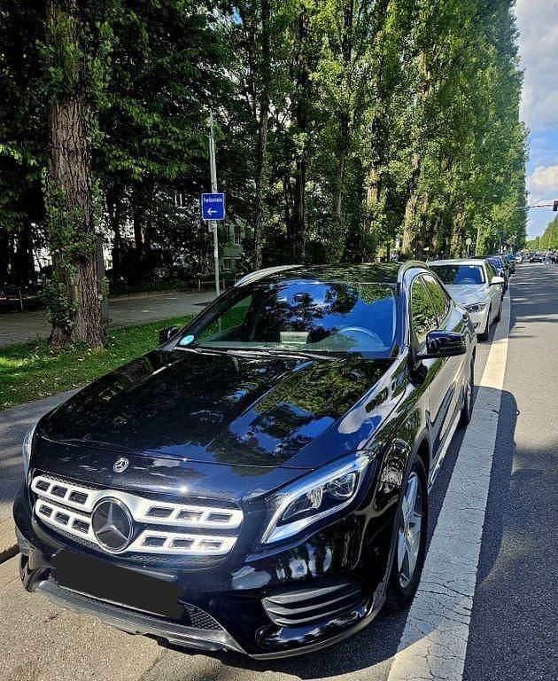 Schwarz Gebraucht 2019 Mercedes GLA220 SUV | 24.600 € (Fairer Preis) - Bild 1/4