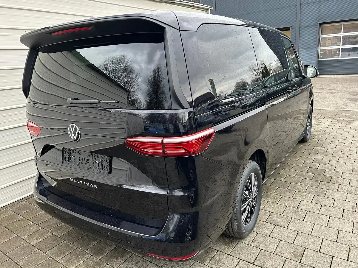 Neu VW Multivan Business 150 PS (110 kW) 2026 Deep black perleffekt Van / Kleinbus