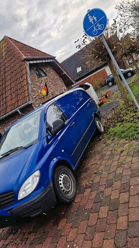 Blau Gebraucht 2025 Mercedes Vito Van / Kleinbus | 8.000 € - Bild 1/4