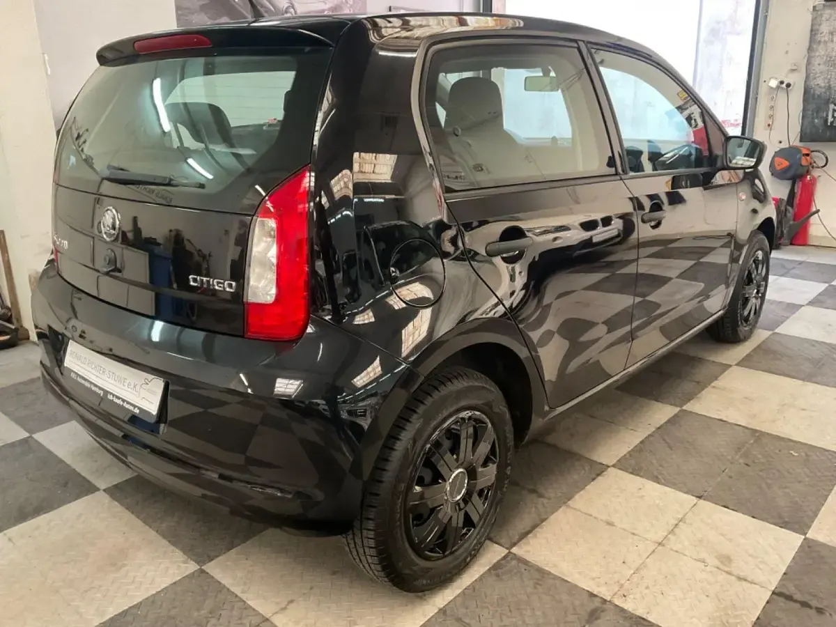 Używany Skoda Citigo Active 60 KM (44 kW) 2015 Czarny Hatchback