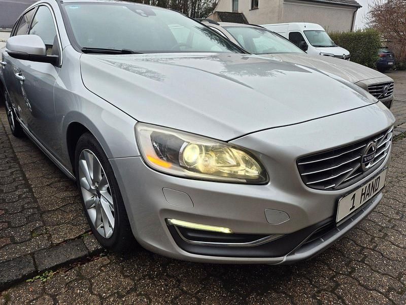 Gebraucht Volvo V60 114 PS (83 kW) 2016 Silber Kombi