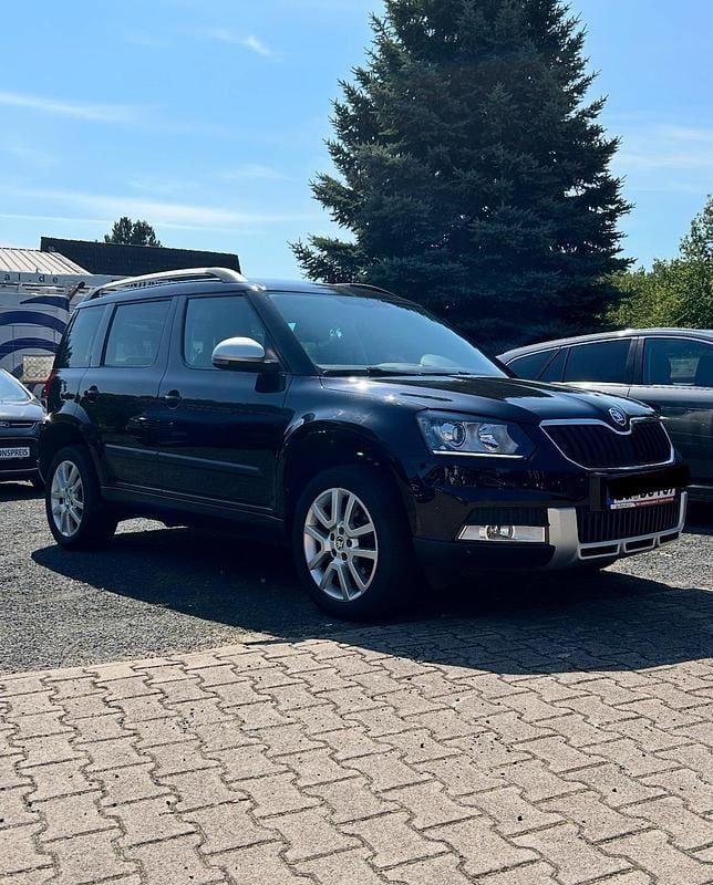 Schwarz Gebraucht 2015 Skoda Yeti Elegance SUV | 15.999 € (Teuer) - Bild 1/4
