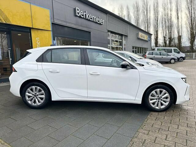 Gebraucht Opel Astra Enjoy 110 PS (80 kW) 2024 Lack weiss banquisetyp aussenverkleidung spiegel flach standard (weiß) Limousine
